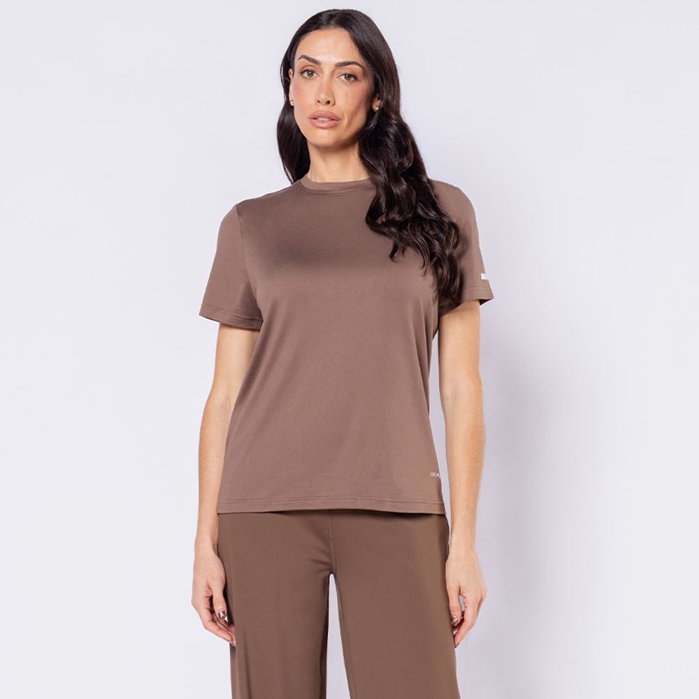Camiseta Feminina Dry Fit Scream Cacau 18-1307