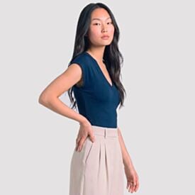 Blusa Feminina Decote V Em Poliamida Patricia Foster