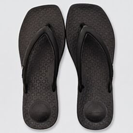 Chinelo Ipanema Feminino Pluma UP Preto/Preto/Branco
