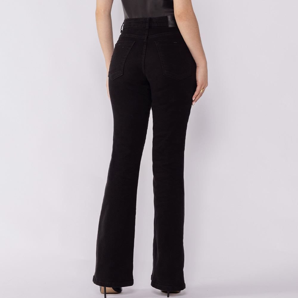 Calça Feminina Em Sarja Flare Patricia Foster
