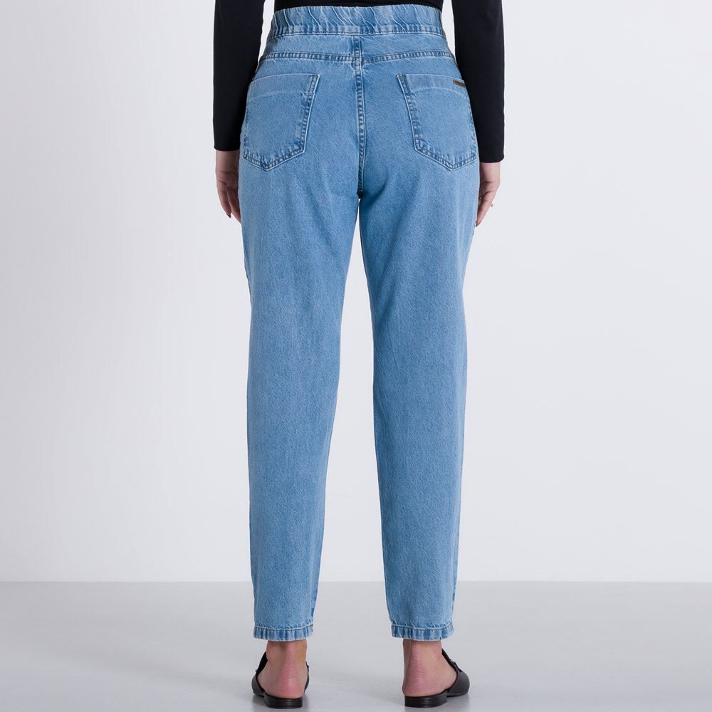 Calça Jeans Mom com Rasgo no Joelho Patrícia Foster