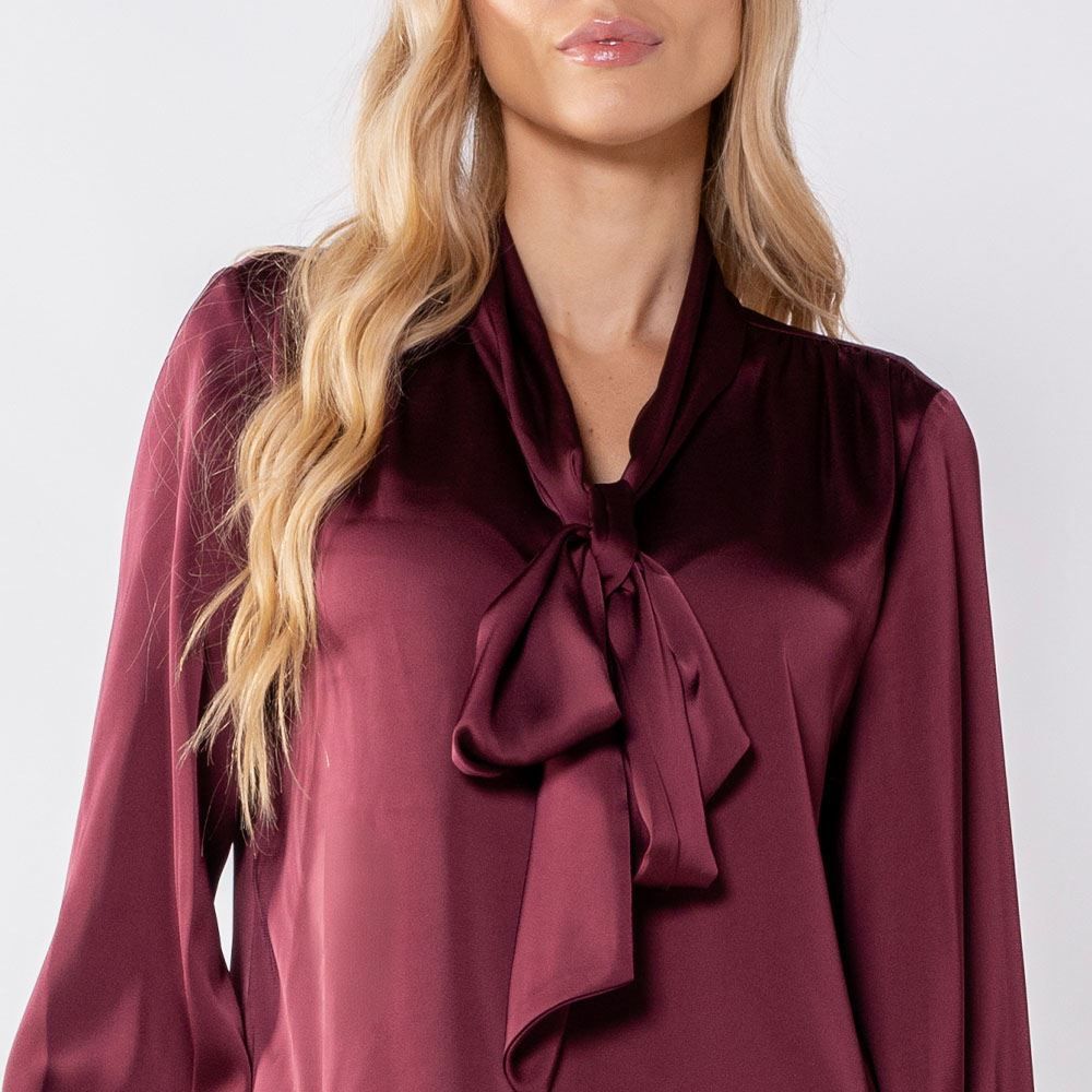 Camisa Feminina De Cetim Com Gola Laço Patricia Foster