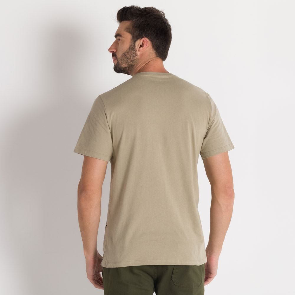 Camiseta com Bordado de Folhas Thing