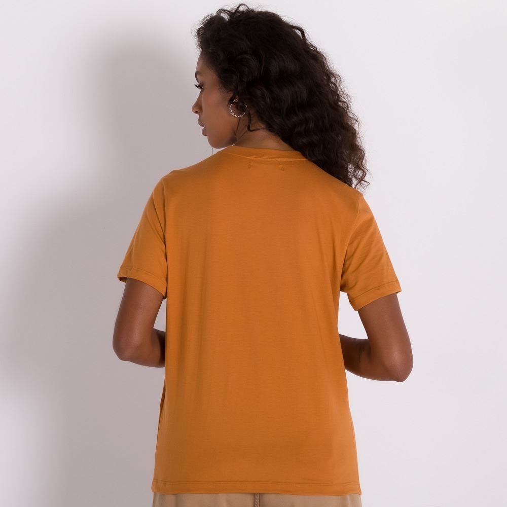 Camiseta com Frase Bordada Patrícia Foster