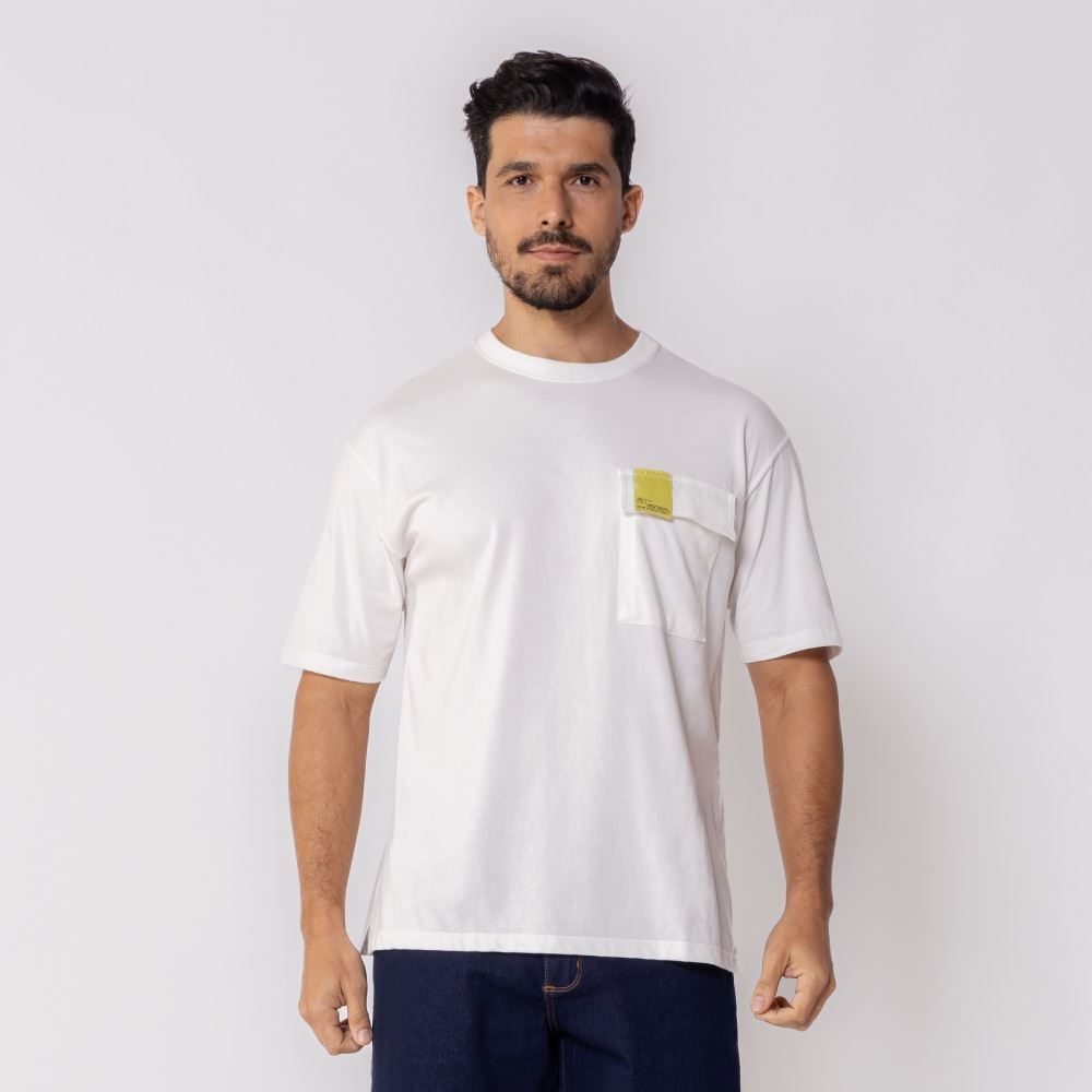Camiseta Masculina Com Bolso Thing
