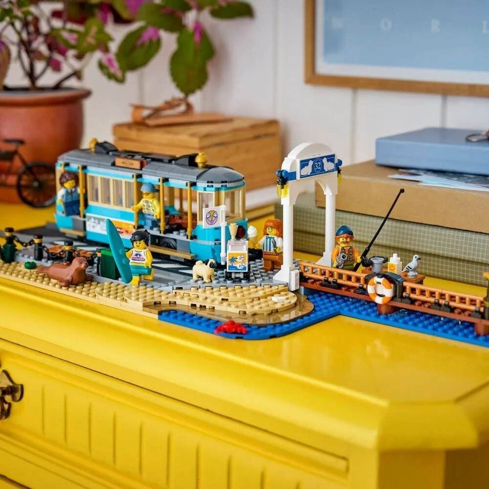Lego City Bonde Praiano Clássico - 693 peças