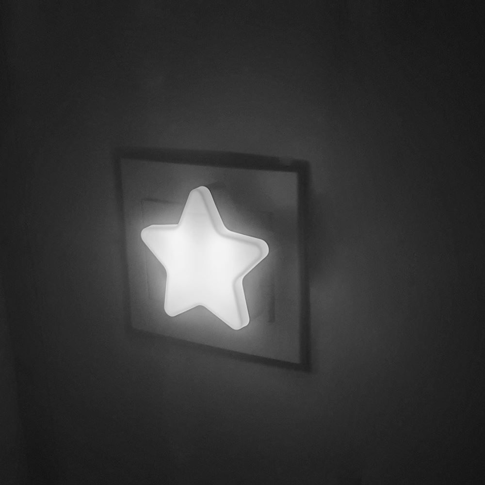 Luz Noturna Led com Sensor Estrela Buba