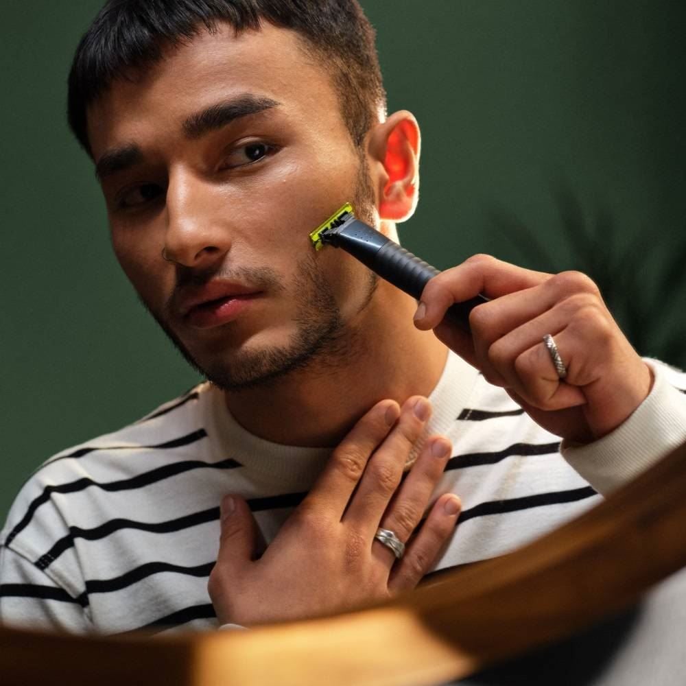 Aparador De Pelos Philips Oneblade Qp1424/10 - Bivolt