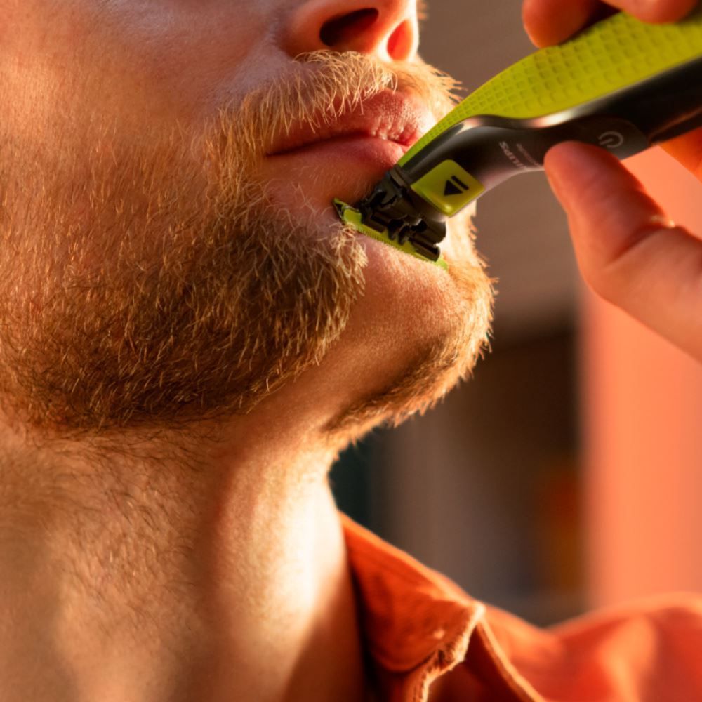 Aparador De Pelos Philips Oneblade Qp2724/10 - Bivolt