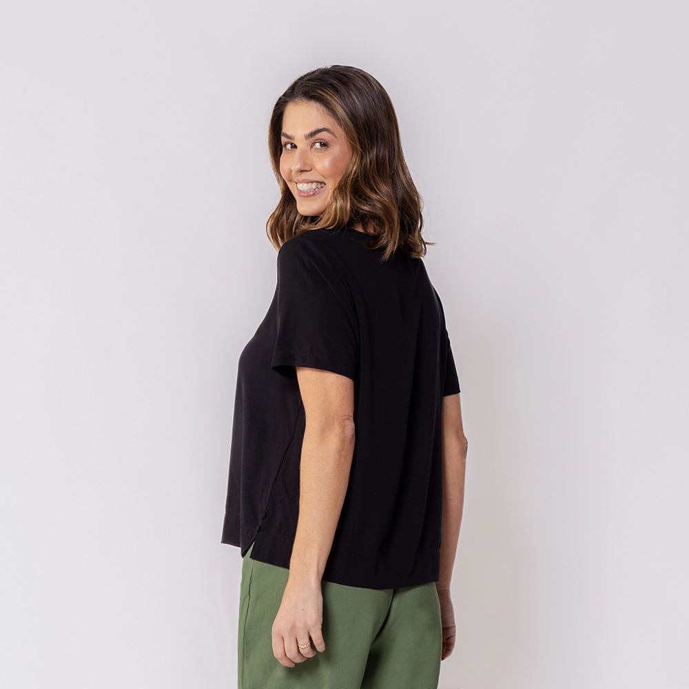 Blusa Feminina Reta Com Abertura Lateral Patricia Foster