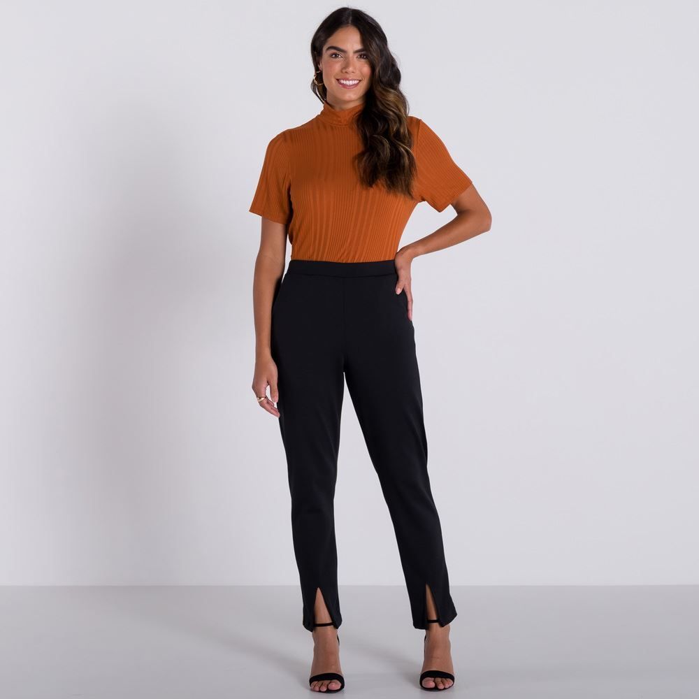 Calça com Abertura na Barra Patrícia Foster