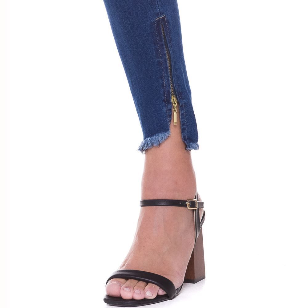 Calça Jeans Cigarrete com Zíper na Barra Zune By Sabrina Sato
