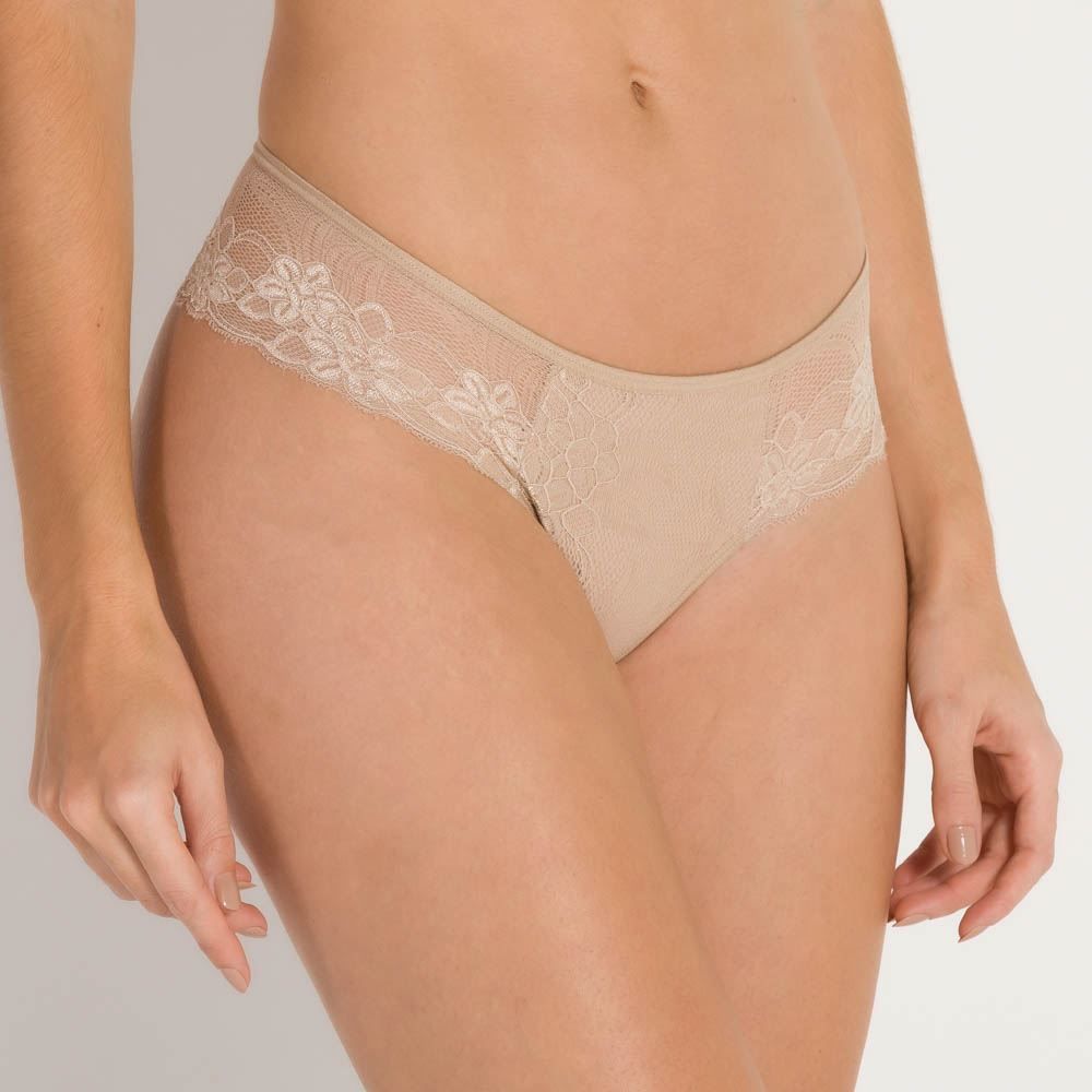 Calcinha Biquíni Fio Toda Em Renda Camila Moretti