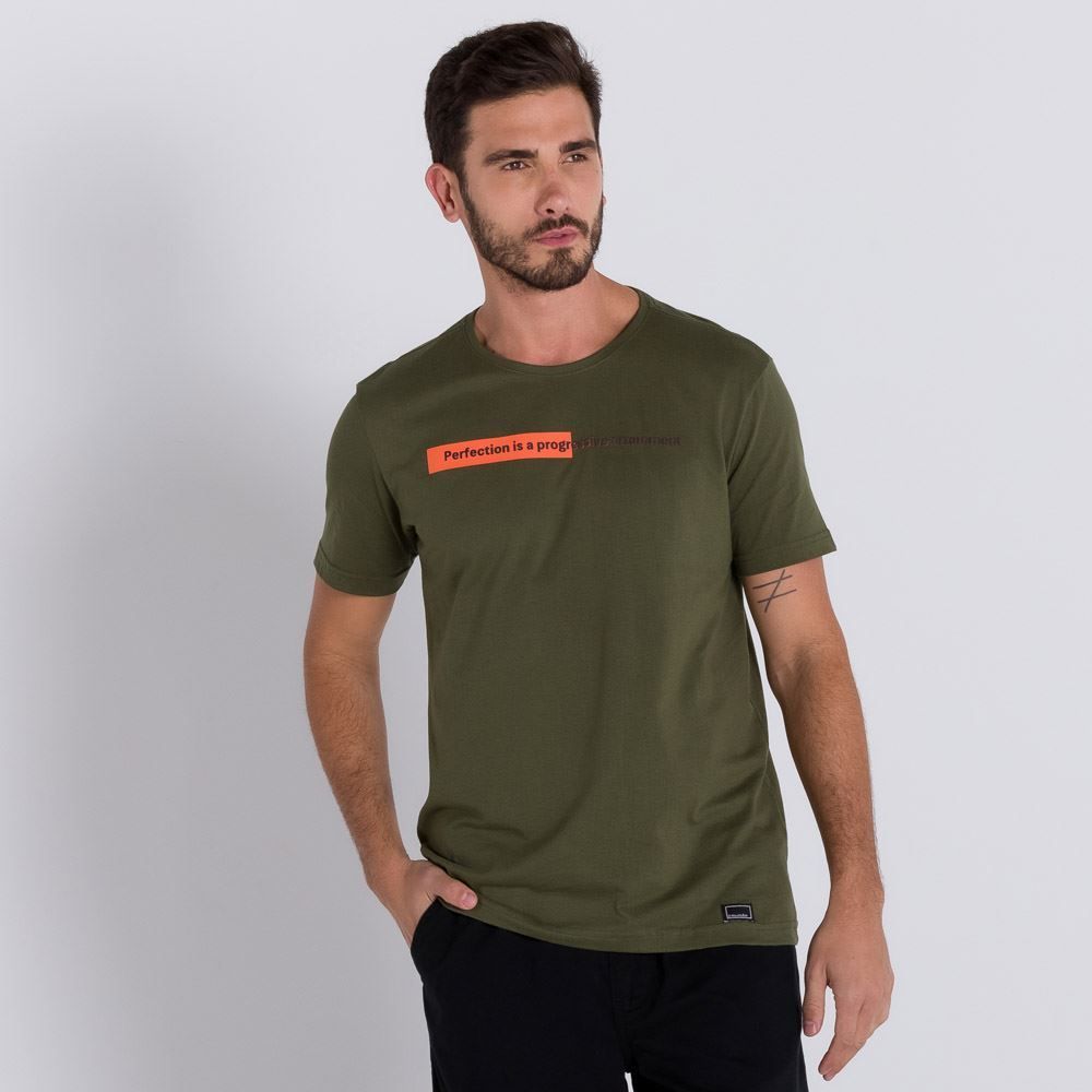 Camiseta com Detalhe Neon Colisão