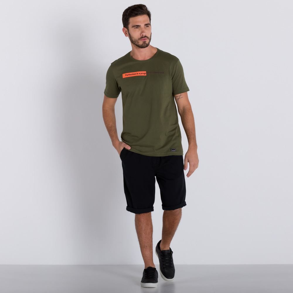 Camiseta com Detalhe Neon Colisão