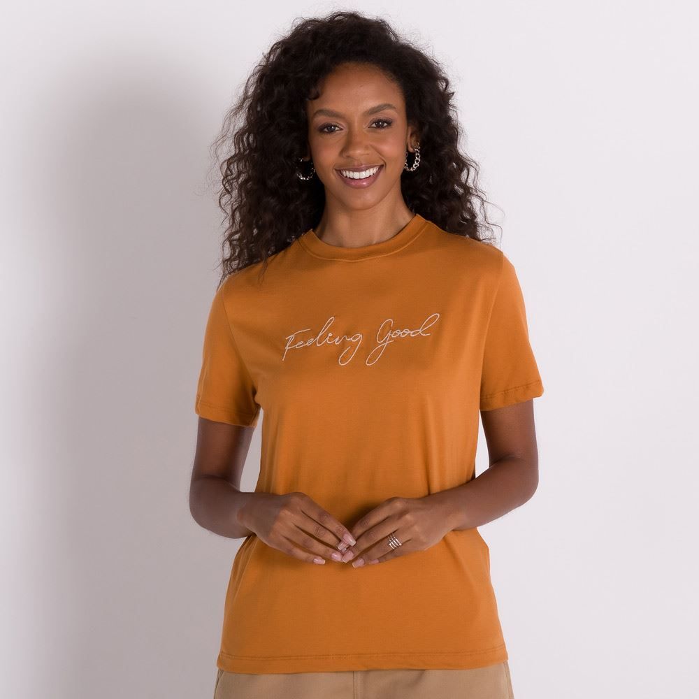 Camiseta com Frase Bordada Patrícia Foster