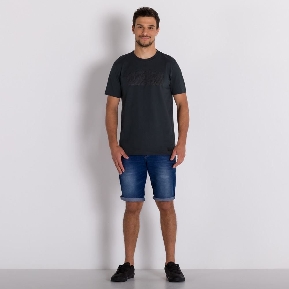 Camiseta Legacy com Estampa que Brilha Colisão