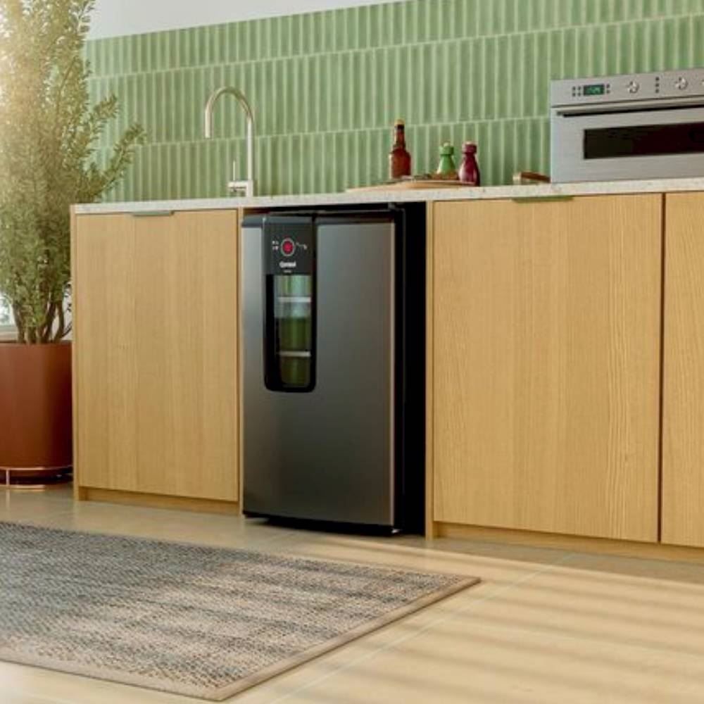 Cervejeira Consul Titanium 82 Litros Display Na Porta Controle de Temperatura