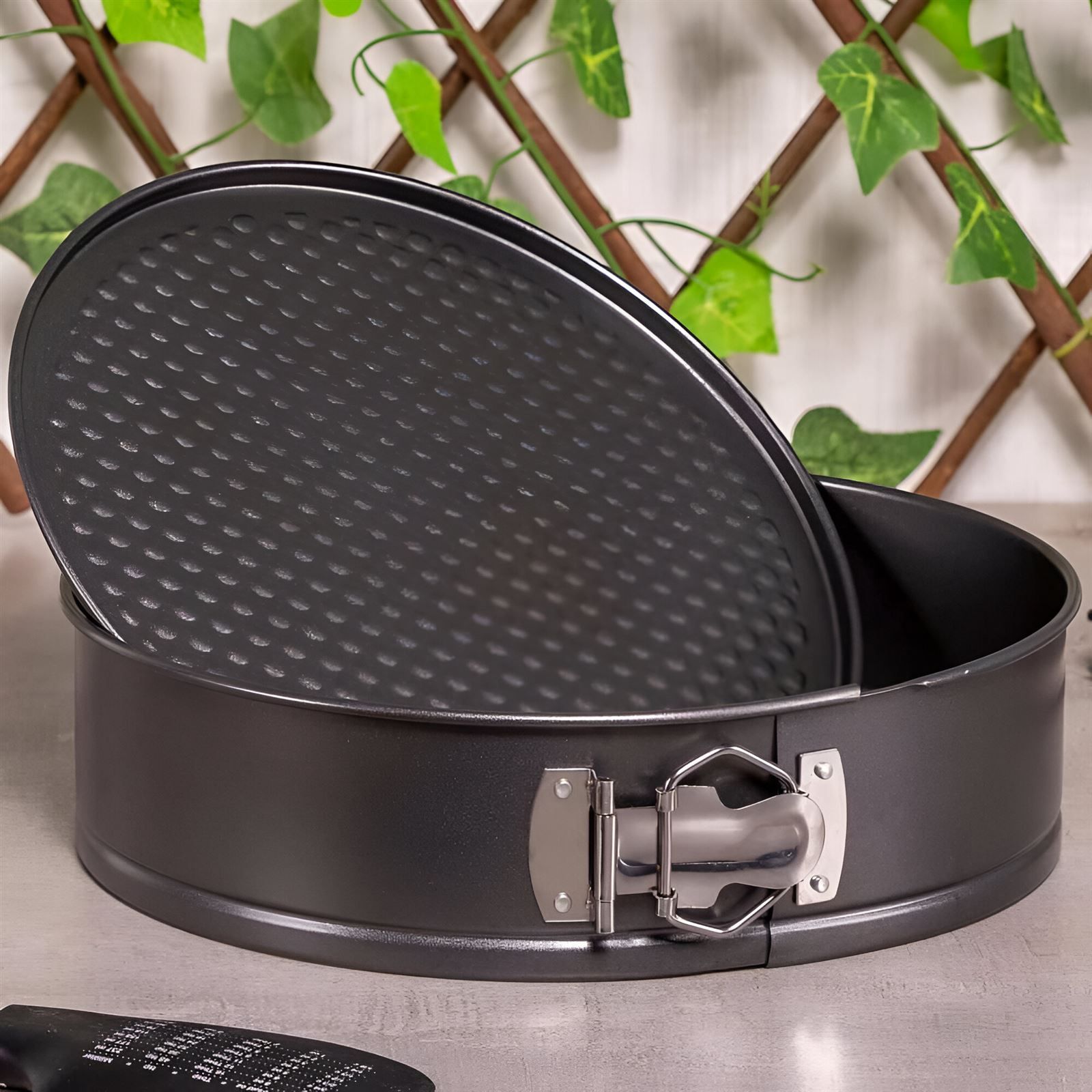 Forma Redonda Com Fundo Removível Havan Casa 28Cm - Preto