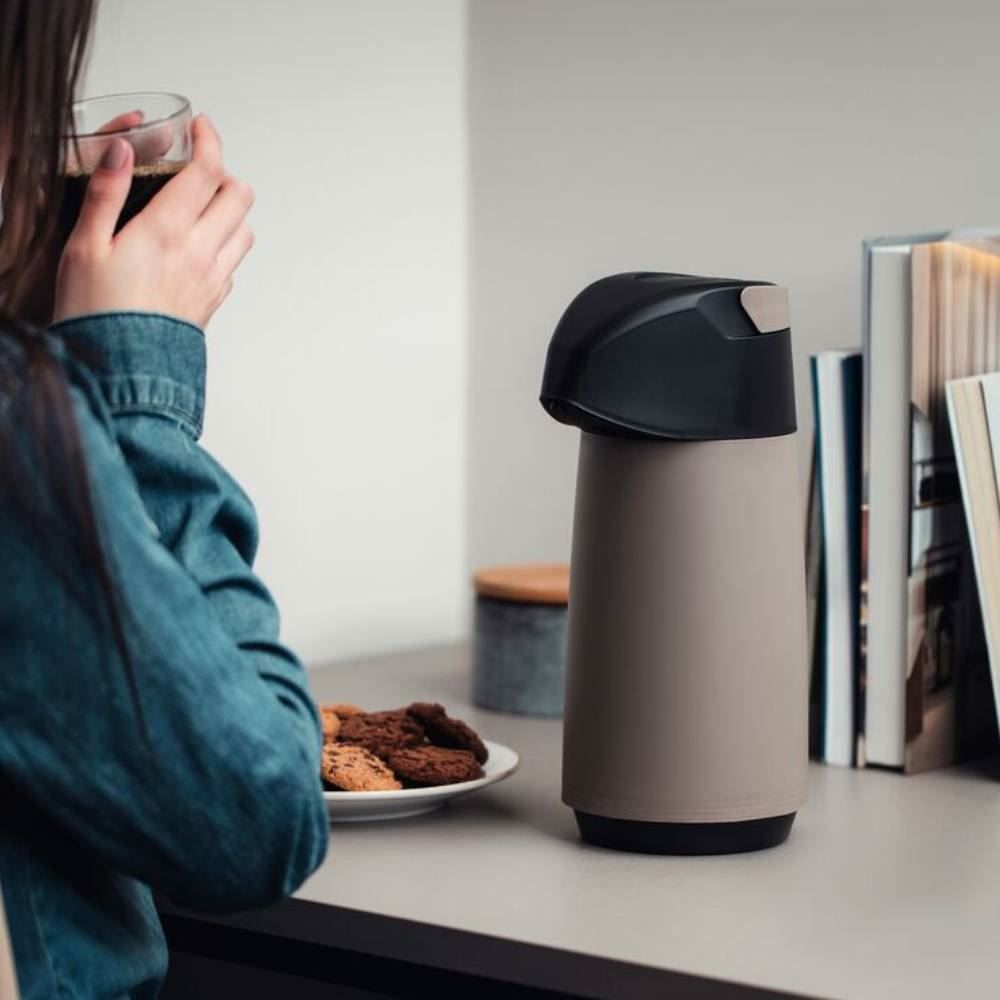 Garrafa Térmica Com Bomba Exata Tramontina 1 Litro - Bege