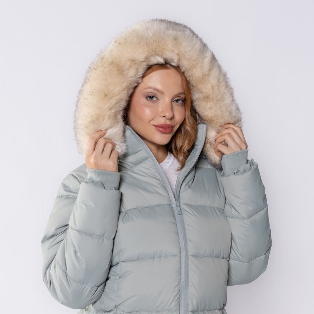 Jaqueta Feminina Alongada Com Pelo No Capuz Patricia Foster