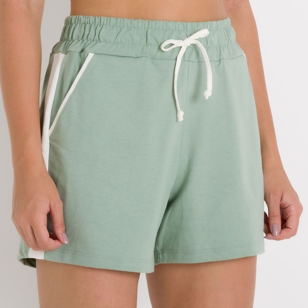 Shorts Feminino com Recorte Lateral Patricia Foster