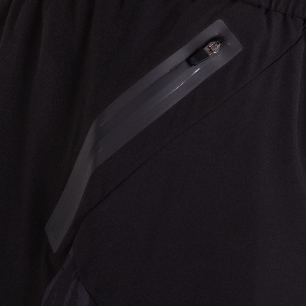 Shorts Tactel com Bolso Zíper Scream