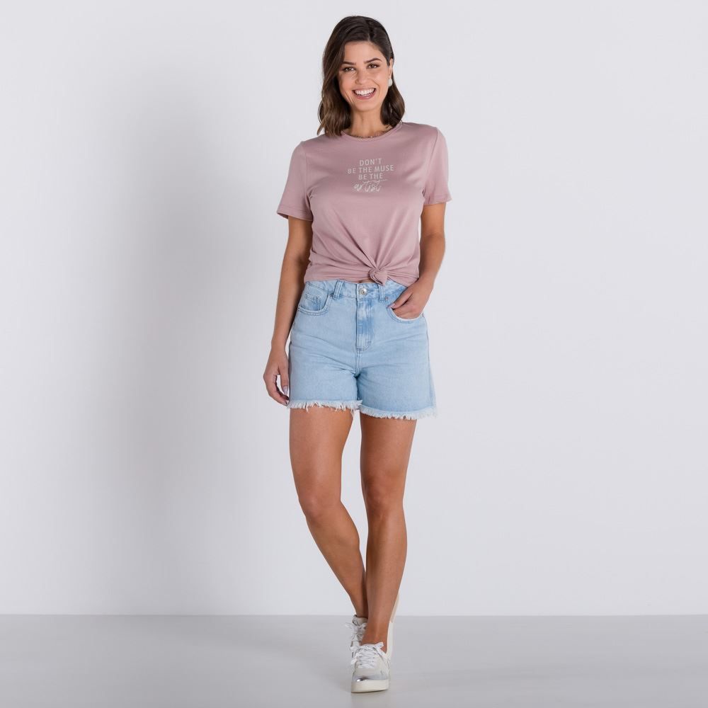 T-Shirt com Escrita Frontal Patricia Foster